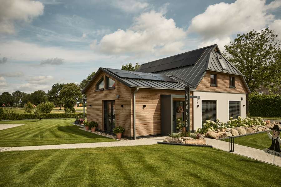 Charming combination of wood and steel profiles, Im Ziek 1, 27374 Visselhövede, Germany